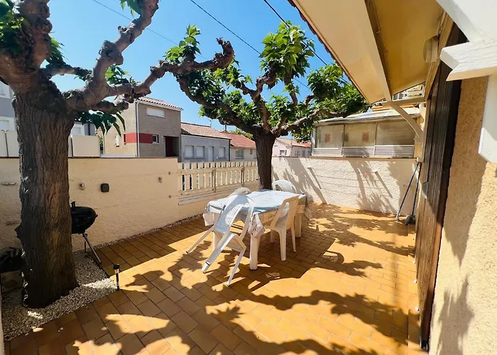 T2 Avec Terrasse Ombragee Et Parking A 100M De La Plage